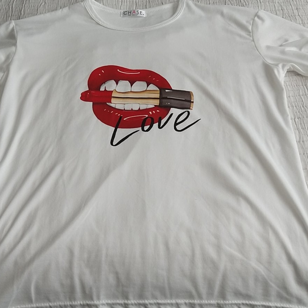 Shirt with lips